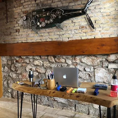 Merkez Kaleiçi Muhteşem Balkonlu