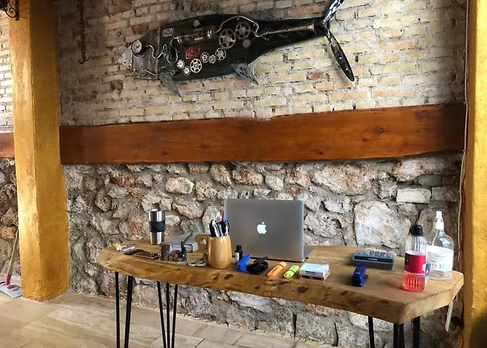 Merkez Kaleici Muhtesem Balkonlu