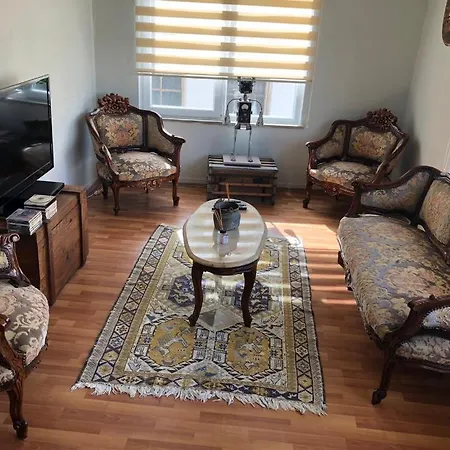 Merkez Kaleiçi Muhteşem Balkonlu *